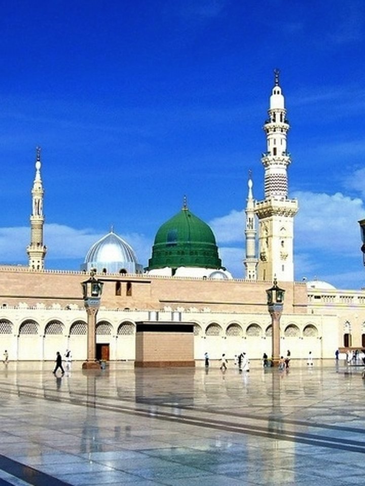 Al-Masjid an-Nabawi in Madinah, with its green dome